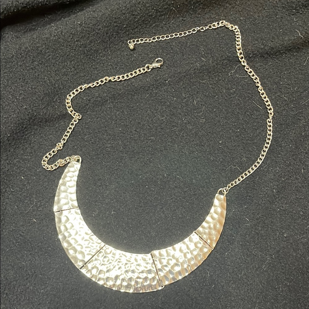 Elegant silver Hammered Necklace
